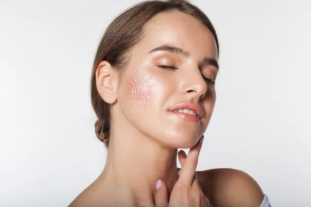 Dobry krem do twarzy SPF 50 - jak go wybrać i po czym go poznać?